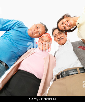 Quattro amici insieme permanente Foto Stock