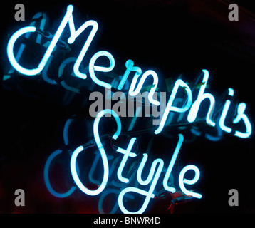 Illuminato stile di Memphis sign on Beale Street a Memphis Foto Stock