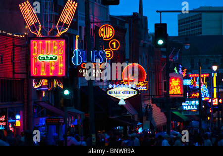 Insegne luminose su Beale Street a Memphis Foto Stock