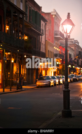 Bourbon Street a New Orleans di notte Foto Stock