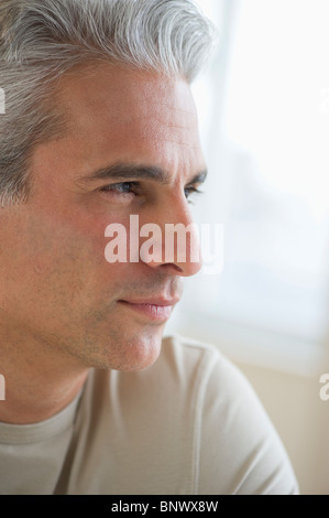 Ritratto di grigio di un uomo dai capelli Foto Stock