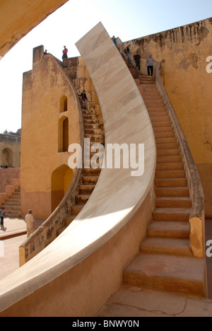 Jantar Mantar (la più grande del mondo di Meridiana) Jaipur India Rajasthan Foto Stock