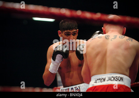 Amir Khan v Jackson Williams presso il centro Excel di Londra, Regno Unito Foto Stock