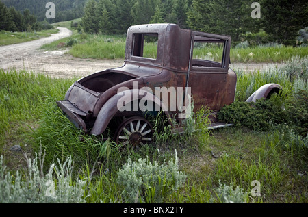Arrugginimento auto nei pressi di elkhorn, una piccola città fantasma in Jefferson county, fu costruito nel corso di un argento rush in elkhorn montagne del sud-ovest Montana Foto Stock