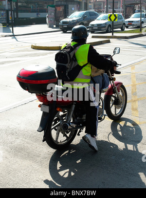 Motociclista urbano Foto Stock