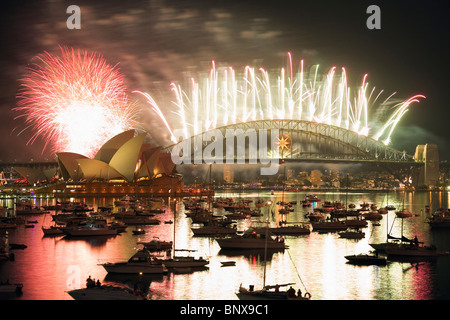 Capodanno fuochi d'artificio su Sydney Harbour. Sydney, Nuovo Galles del Sud, Australia Foto Stock