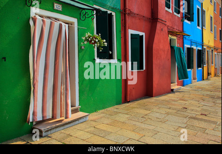 Le case di Burano è un'isola della Laguna Veneta Foto Stock