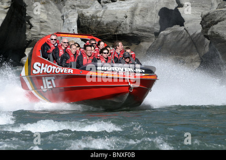 Shotover Jet Boat in Kawarau River vicino a Queenstown, Nuova Zelanda Foto Stock