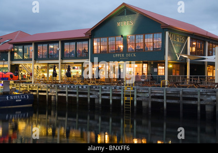 Mures - un rinomato bistro di frutti di mare su Victoria Dock. Sullivans Cove, Hobart, Tasmania, Australia Foto Stock