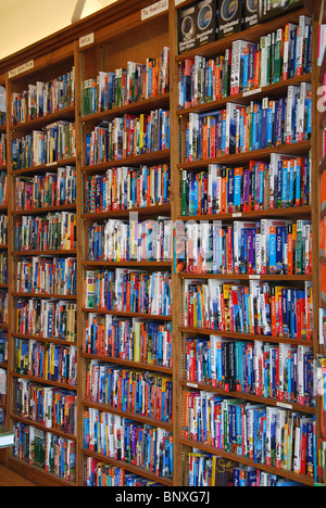 Libri di viaggio at topping e la società, i librai Bath Regno Unito Foto Stock