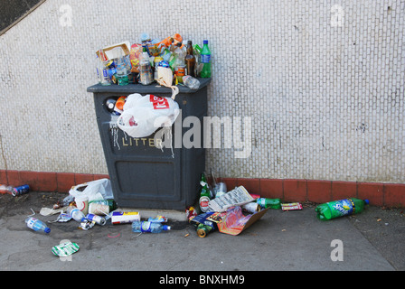 Inferriata sul ciglio della strada Bristol Regno Unito Foto Stock