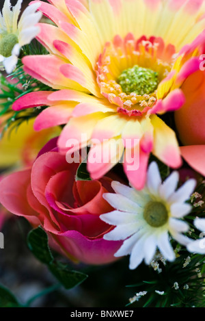Bouquet di fiori di seta, close-up Foto Stock