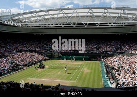 Vista del punto di corrispondenza durante le signore finale sul Centre Court di Wimbledon Tennis Championships 2010 Foto Stock