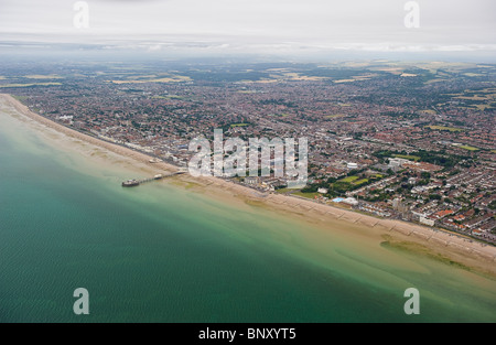 Vista aerea di Worthing seafront guardando da Est a Ovest, Worthing, West Sussex, Regno Unito Foto Stock