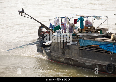 Mercato galleggiante a città di Chau Doc, un Giang Provincia, Delta del Mekong Regione, Vietnam Foto Stock