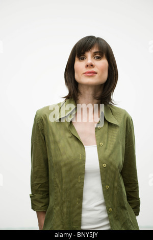 Metà donna adulta, ritratto Foto Stock