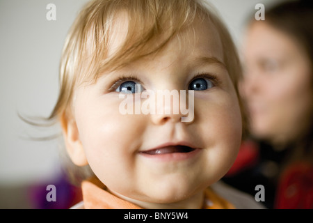 Bambino sorridente, ritratto Foto Stock