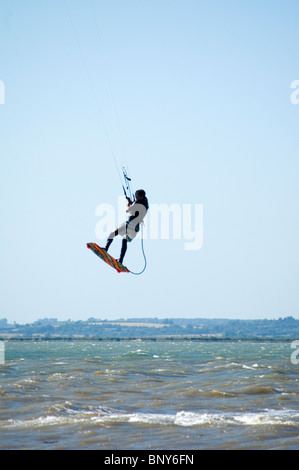 Kite surfer a Bradwell Essex REGNO UNITO Foto Stock