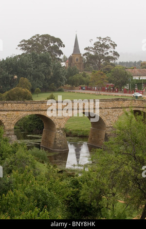 Il ponte di pietra nel villaggio storico di Richmond, la Tasmania. Foto Stock