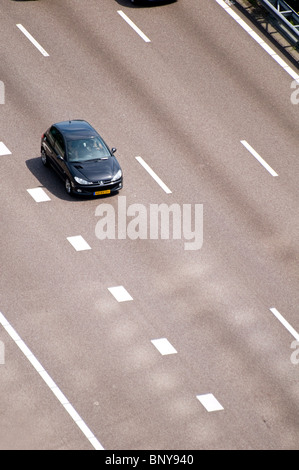 Vista aerea di una vettura sulla autostrada A10 di Amsterdam Zuid area della capitale olandese Foto Stock