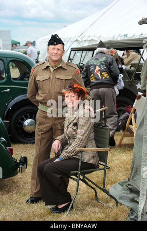 Ritratto di un giovane in costume nella seconda guerra mondiale la sezione a tema della Battaglia di Bretagna village presso il Royal International ai Foto Stock