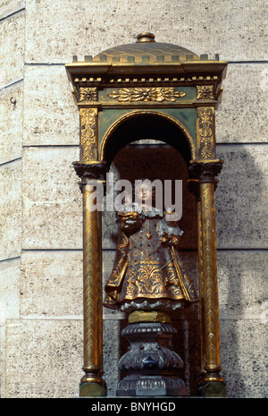 Montpellier Francia la Cattedrale di St Pierre - Statua di Gesù Bambino Foto Stock