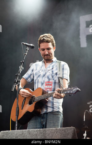 Frank Turner effettuando al Latitude festival, 17/07/2010,Henham Park, Suffolk, Inghilterra. Foto Stock