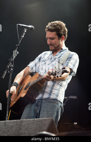 Frank Turner effettuando al Latitude festival, 17/07/2010,Henham Park, Suffolk, Inghilterra. Foto Stock