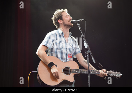 Frank Turner effettuando al Latitude festival, 17/07/2010,Henham Park, Suffolk, Inghilterra. Foto Stock