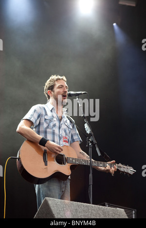 Frank Turner effettuando al Latitude festival, 17/07/2010,Henham Park, Suffolk, Inghilterra. Foto Stock