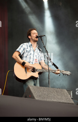 Frank Turner effettuando al Latitude festival, 17/07/2010,Henham Park, Suffolk, Inghilterra. Foto Stock