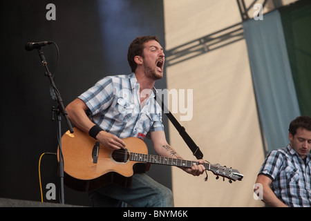 Frank Turner effettuando al Latitude festival, 17/07/2010,Henham Park, Suffolk, Inghilterra. Foto Stock