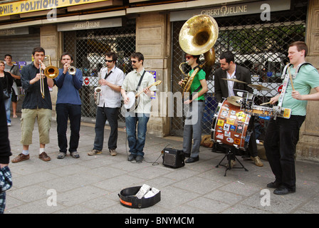 Buskers a Quartier Latin Parigi Francia Foto Stock