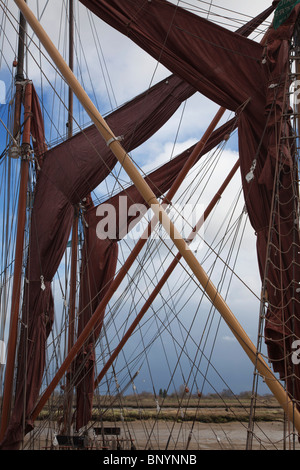 Thames chiatte a vela, ormeggiato sul fiume Blackwater, Maldon Essex Foto Stock