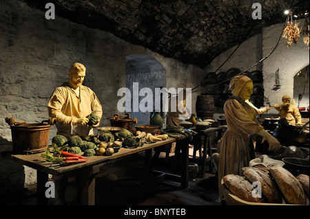 La grande cucina - drammaticamente portare alla vita come sontuosi banchetti furono create in James IV Giornata al Castello di Stirling, Scozia Foto Stock