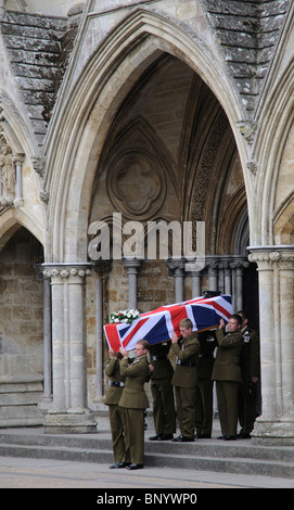 Funerale militare bara del grande Josh Bowman !Battaglione st Royal Gurkha fucili uccisi in Afghanistan in corso Foto Stock