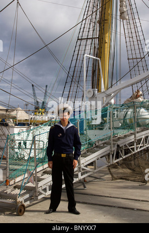 Marinaio russo a Hartlepool 2010 Tall Ships Race, Village e Marina, Teesside, North Yorkshire, Regno Unito Foto Stock