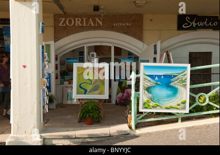 Negozio di arte al Kings Road archi, sulla spiaggia di Brighton Foto Stock