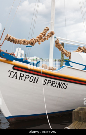 Tarpon Springs, FL - Luglio 2010 - barca in spugna al dock in Tarpon Springs, in Florida Foto Stock