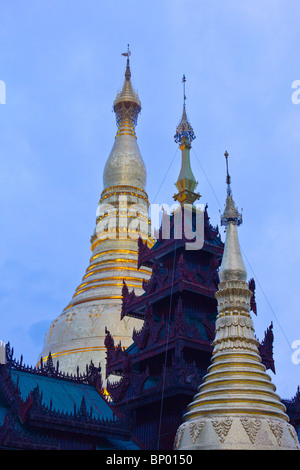 Le guglie della Shwedagon pagoda Yangon, Myanmar Foto Stock