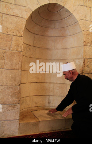 Israele, Bassa Galilea, Nabi Shueib, il sito sacro dei drusi, il mihrab segnando il punto in cui Nabi Shueib ucciso un serpente Foto Stock