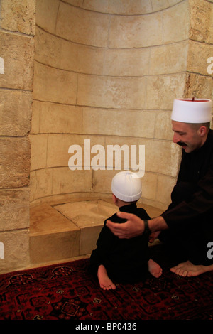 Israele, Bassa Galilea, Nabi Shueib, il sito sacro dei drusi, il mihrab segnando il punto in cui Nabi Shueib ucciso un serpente Foto Stock