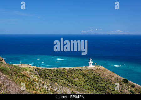 Viste di Cape Reinga lighthouse su una luminosa giornata d'estate, Nuova Zelanda Foto Stock