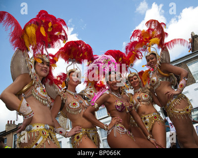 Londra, UK, Hackney Un Carnevale 2010, i ballerini di Samba dal Paraiso la Scuola di Samba Foto Stock