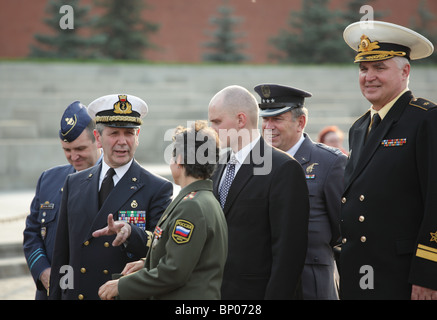 Delegazione della NATO sulla Piazza Rossa di Mosca, Russia Foto Stock