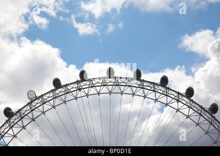 Il London Eye o Millennium Wheel, situato sulle rive del fiume Tamigi. Foto:Jeff Gilbert Foto Stock