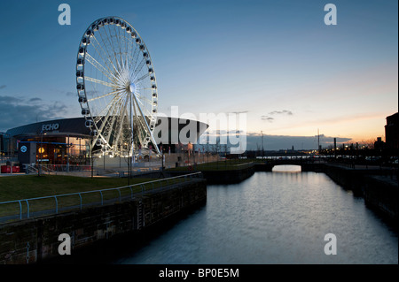 Il Liverpool Echo Arena di notte Liverpool Merseyside Regno Unito Foto Stock