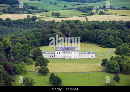 Irlanda del Nord, Fermanagh, Enniskillen. Vista aerea di Castle Coole, tarda C diciottesimo neo-classico palazzo Georgiano. Foto Stock
