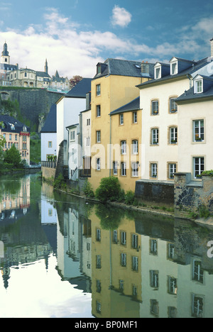 Alzette fiume nel centrale quartiere di Lussemburgo Gronn Foto Stock