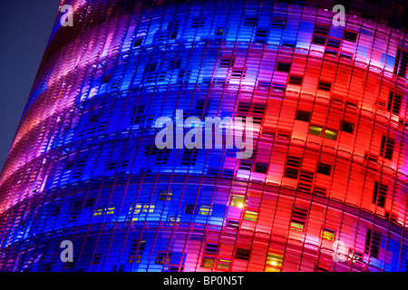 La Torre Agbar, 142m grattacielo dell'architetto Jean Nouve, Piazza Glorias, Barcellona, Spagna Foto Stock